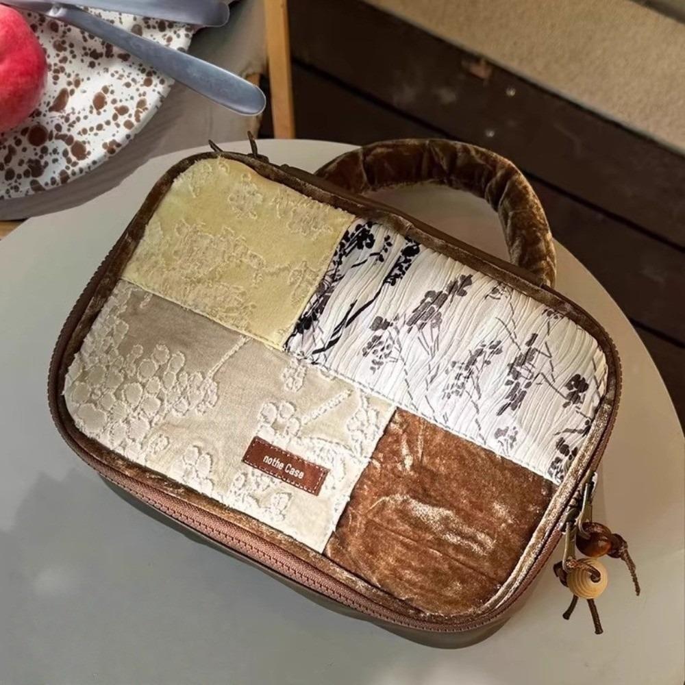 Flower Jacquard Weave Makeup Bag Artistic Handheld Makeup Case Data Cable Storage
Flower Jacquard Weave Makeup Bag Artistic Handheld Makeup Case Data Cable Storage