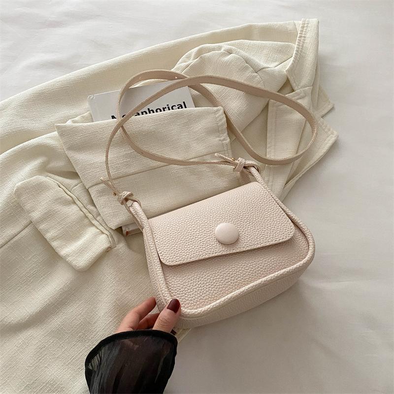 Премиальная сумка женская летняя 2025 новая модная сумка-седло универсальная сумка через плечо в иностранном стиле с косым ремнем
Премиальная сумка женская летняя 2025 новая модная сумка-седло универсальная сумка через плечо в иностранном стиле с косым ремнем