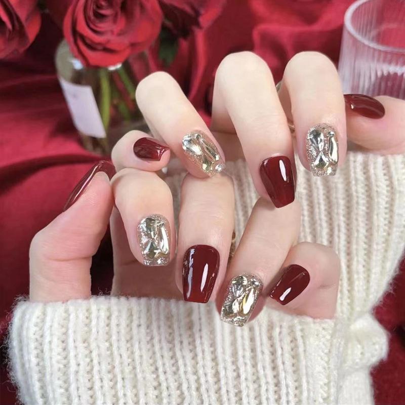 High-End Retro Red Nail Art: Autumn/Winter Whitening Nail Stickers & Wearable Nails Glue Version
High-End Retro Red Nail Art: Autumn/Winter Whitening Nail Stickers & Wearable Nails Glue Version