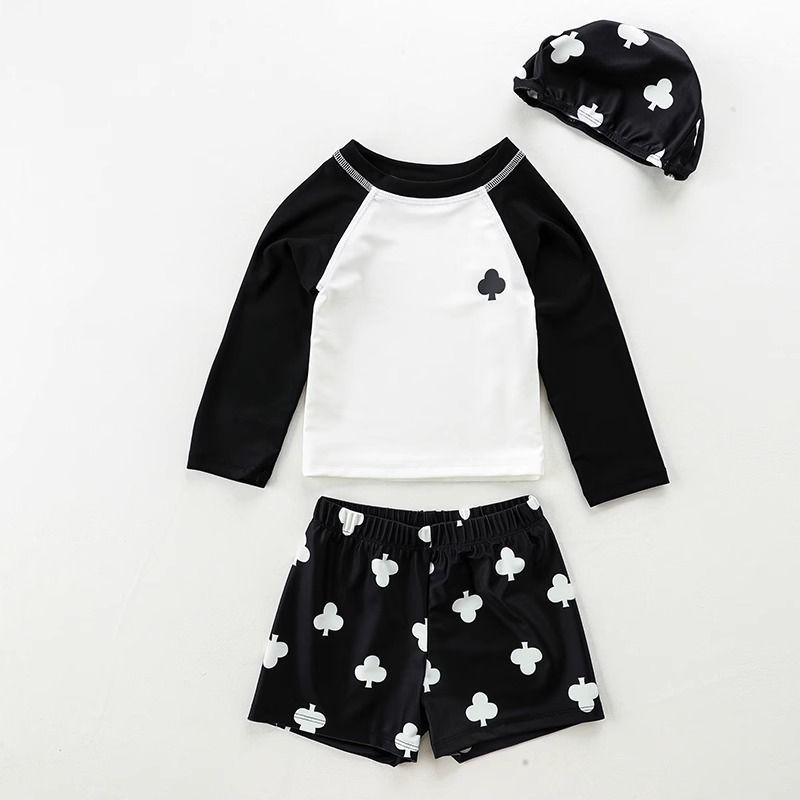 Комплект быстросохнущего купальника с солнцезащитой для мальчиков 3-6 лет – Модные летние плавки 140 (Height ~130cm)
Комплект быстросохнущего купальника с солнцезащитой для мальчиков 3-6 лет – Модные летние плавки 140 (Height ~130cm)