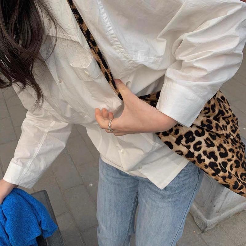 ins The same leopard print canvas bag White Baihe Shenshijing The same large-capacity shoulder bag Crossbody bag Women s bag
ins The same leopard print canvas bag White Baihe Shenshijing The same large-capacity shoulder bag Crossbody bag Women s bag
