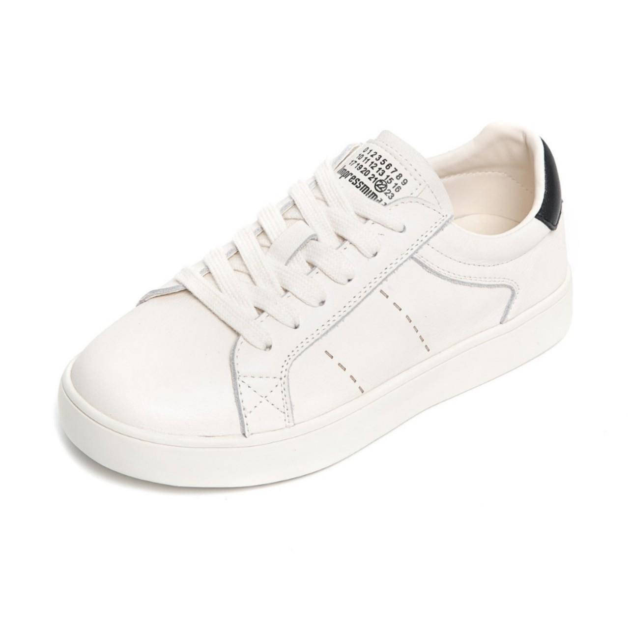 The first layer of cowhide classic simple little white shoes women s autumn new comfortable flat-soled single shoes versatile sports board shoes 40
The first layer of cowhide classic simple little white shoes women s autumn new comfortable flat-soled single shoes versatile sports board shoes 40