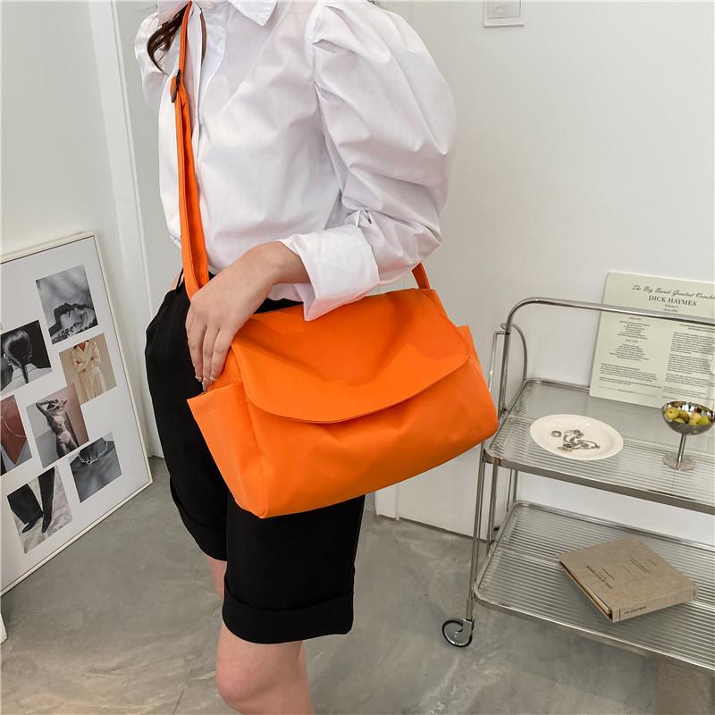 Трендовая повседневная сумка-мессенджер весна-лето новая корейская версия студенческая повседневная универсальная сумка из ткани Оксфорд на плечо для занятий спортом на открытом воздухе оранжевый
Трендовая повседневная сумка-мессенджер весна-лето новая корейская версия студенческая повседневная универсальная сумка из ткани Оксфорд на плечо для занятий спортом на открытом воздухе оранжевый