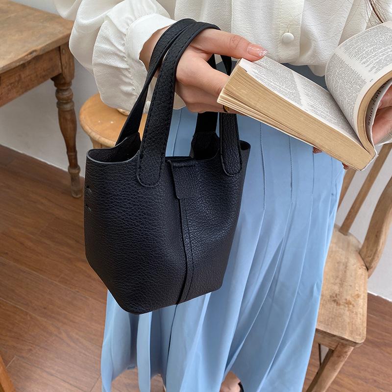 Vegetable basket women s bag new trendy fashion hand carry lychee pattern soft leather portable small bucket bag female messenger Standard чорний
Vegetable basket women s bag new trendy fashion hand carry lychee pattern soft leather portable small bucket bag female messenger Standard чорний