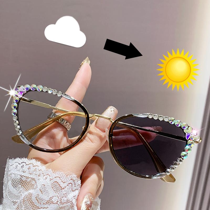 Diamond-studded cat s eye color-changing flat mirror Photochromic Anti Radiation Glasses Metal Eyeglass For Woman Men
Diamond-studded cat s eye color-changing flat mirror Photochromic Anti Radiation Glasses Metal Eyeglass For Woman Men