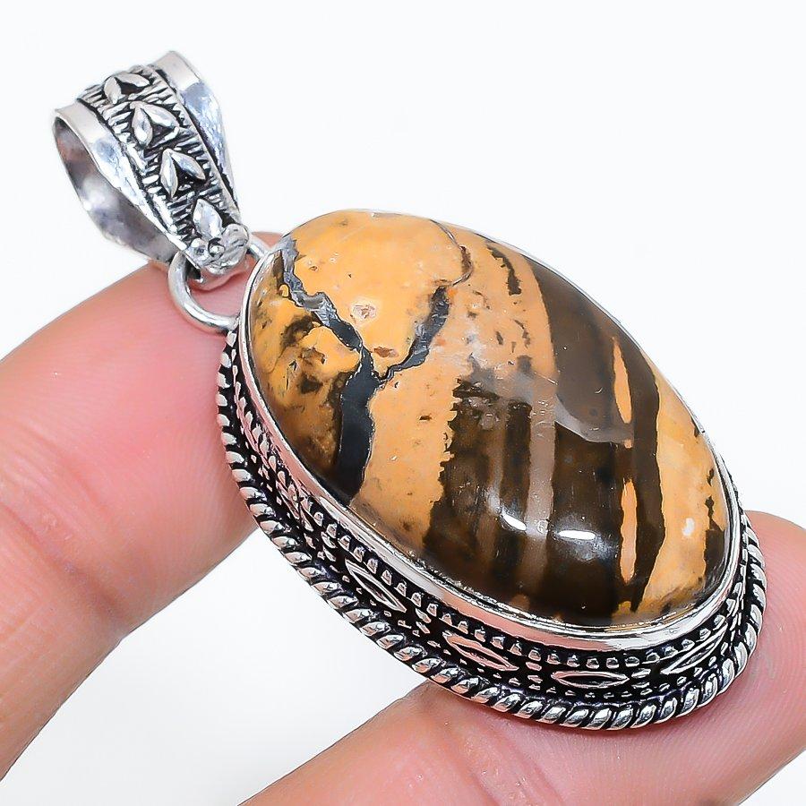 Подвеска ручной работы из стерлингового серебра 925 пробы с натуральным драгоценным камнем Gila Monster 2,01 дюйма v7v43
Подвеска ручной работы из стерлингового серебра 925 пробы с натуральным драгоценным камнем Gila Monster 2,01 дюйма v7v43