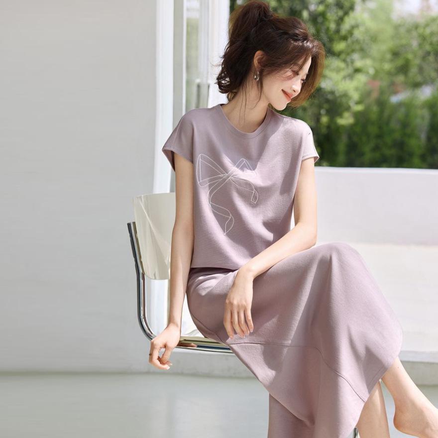 Модный повседневный костюм юбка лето новый легкий бант вышитая футболка асимметричная юбка костюм женский XXL
Модный повседневный костюм юбка лето новый легкий бант вышитая футболка асимметричная юбка костюм женский XXL