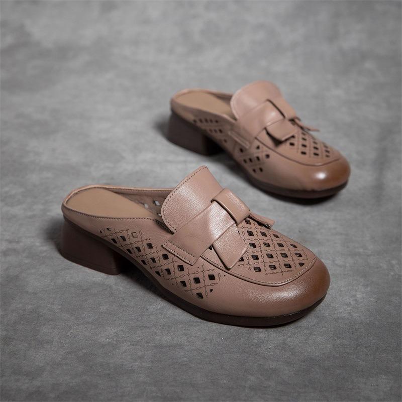 Летние новые шлепанцы с круглым носком и толстым высоким каблуком, женская уличная обувь с полым дном из говяжьей кожи, сандалии-мюли для мамы 37
Летние новые шлепанцы с круглым носком и толстым высоким каблуком, женская уличная обувь с полым дном из говяжьей кожи, сандалии-мюли для мамы 37