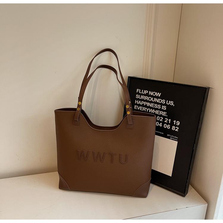 Tote bag women s 2025 new large-capacity commuter shoulder underarm bag versatile casual high-end portable bag темно-коричневого
Tote bag women s 2025 new large-capacity commuter shoulder underarm bag versatile casual high-end portable bag темно-коричневого