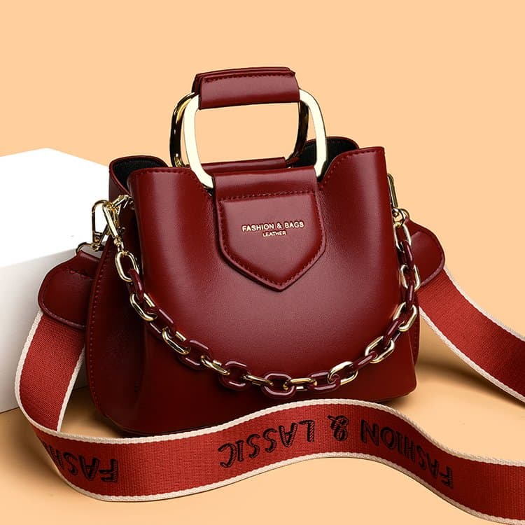 Metal chain broadband handbag women s shoulder messenger bag бордовий
Metal chain broadband handbag women s shoulder messenger bag бордовий