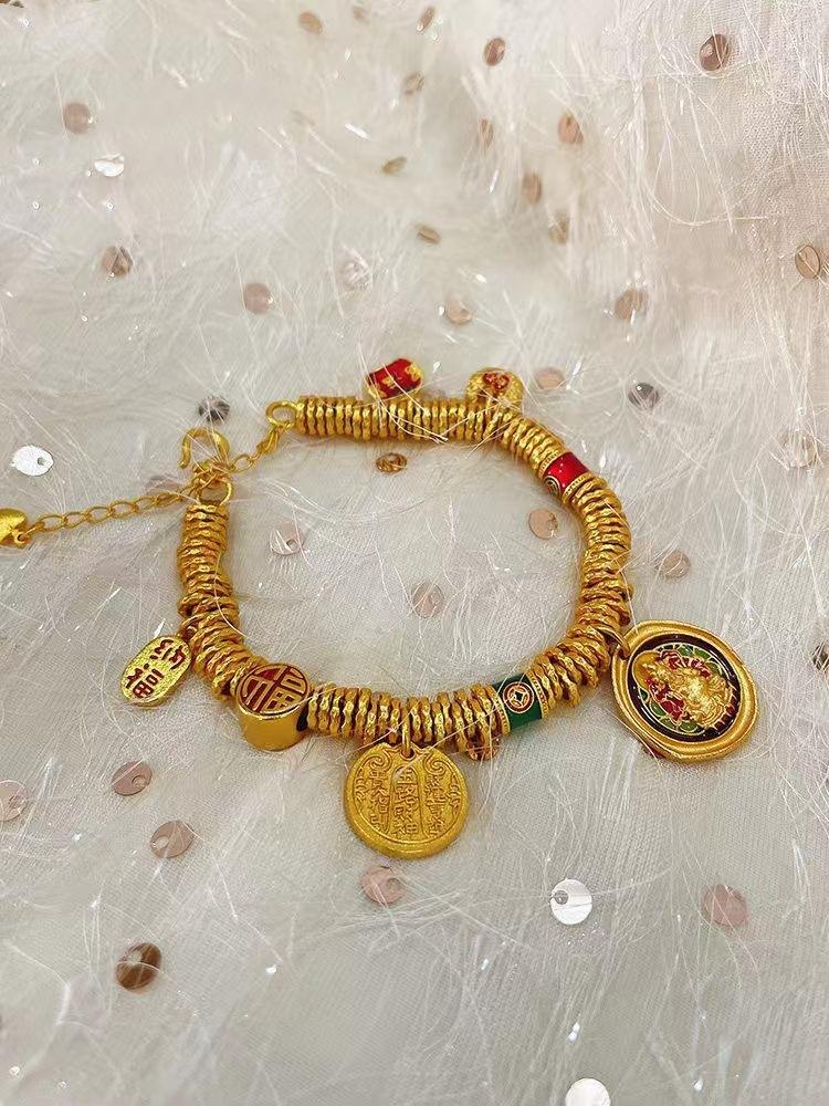 Ancient Sand Gold Enamel Yellow God Of Wealth, Entangled Bracelet, Five-Way God Of Wealth Small Fat Blessing National Style
Ancient Sand Gold Enamel Yellow God Of Wealth, Entangled Bracelet, Five-Way God Of Wealth Small Fat Blessing National Style