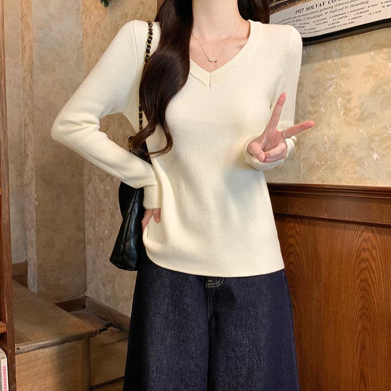 {Core-spun yarn} Knitted sweater autumn and winter velvet thick V-neck solid color bottoming shirt casual versatile thermal top One size fits all
{Core-spun yarn} Knitted sweater autumn and winter velvet thick V-neck solid color bottoming shirt casual versatile thermal top One size fits all