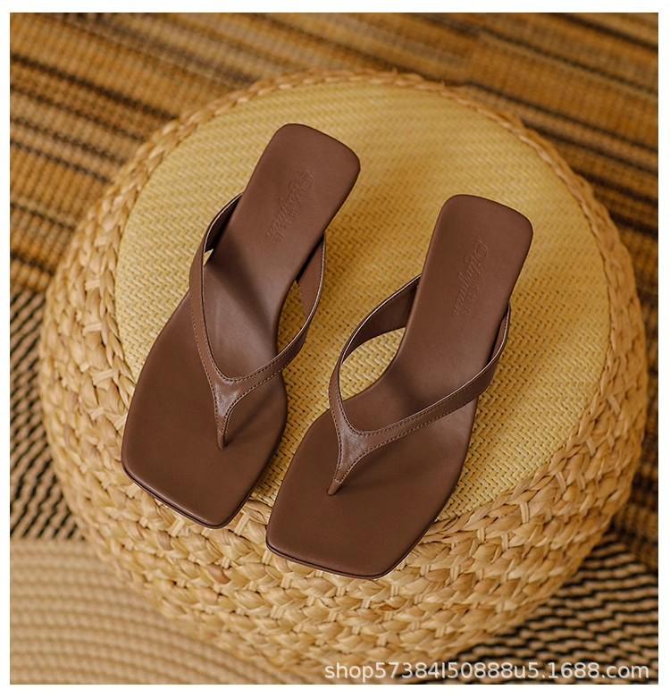 Fashion flip-flops temperament kitten heel cool slippers 2025 new summer large size square head high heels stiletto 42 темно-коричневого кольору
Fashion flip-flops temperament kitten heel cool slippers 2025 new summer large size square head high heels stiletto 42 темно-коричневого кольору