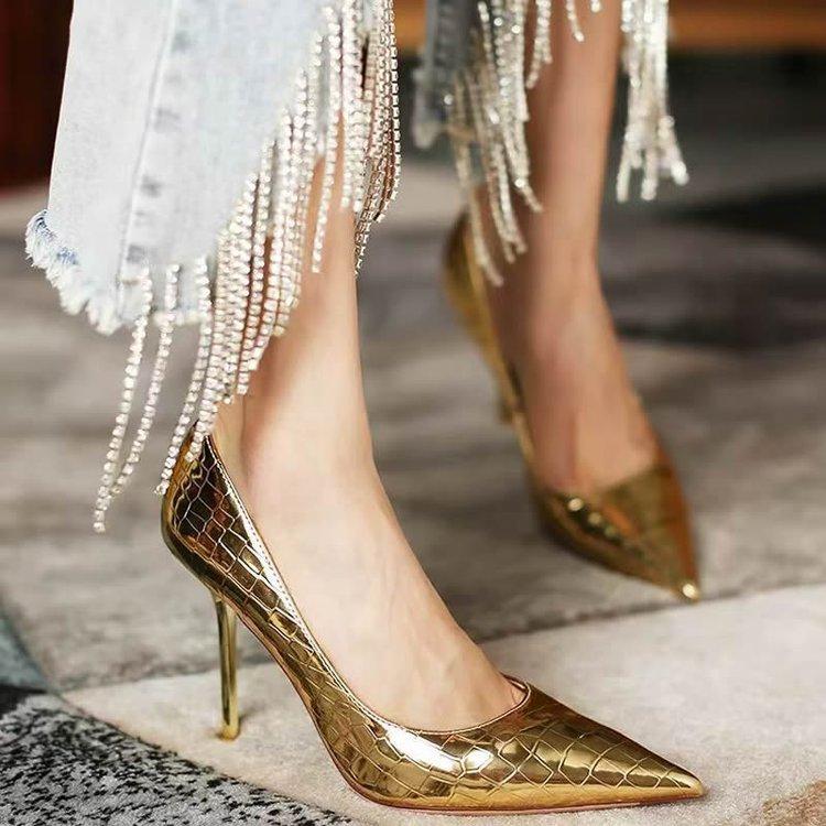 Large Size Banquet High Heels For Women 9CM Textured Pointed Toe Women s Shoes 35 золотой
Large Size Banquet High Heels For Women 9CM Textured Pointed Toe Women s Shoes 35 золотой