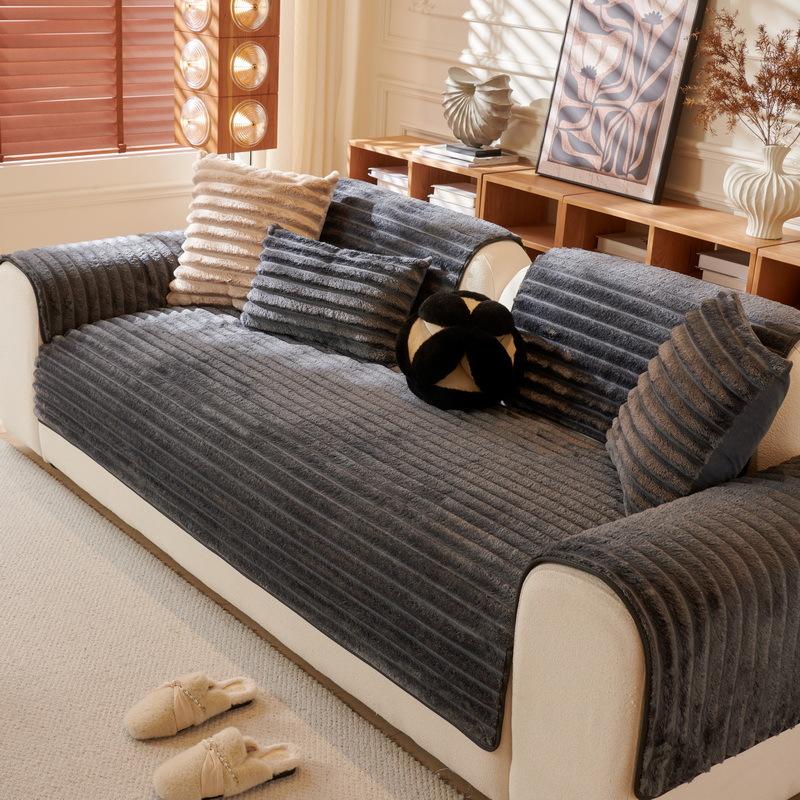 Autumn and winter cream wind plush sofa cushion new non-slip straight row advanced thermal leather sofa seat cushion cover cloth 70*70cm
Autumn and winter cream wind plush sofa cushion new non-slip straight row advanced thermal leather sofa seat cushion cover cloth 70*70cm