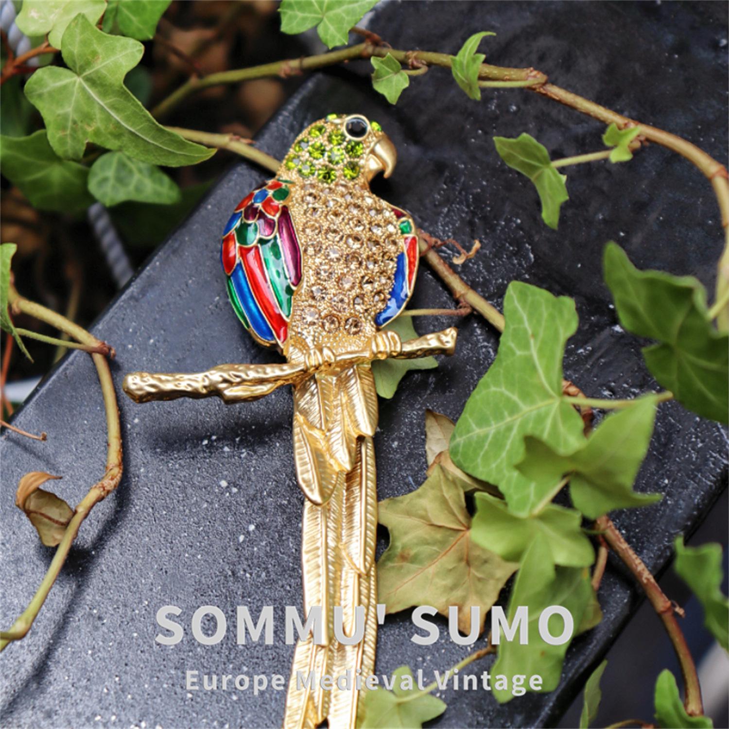 Vanessa exquisite brooch elegant festive diamond crystal parrot coat anti-light pin wholesale
Vanessa exquisite brooch elegant festive diamond crystal parrot coat anti-light pin wholesale