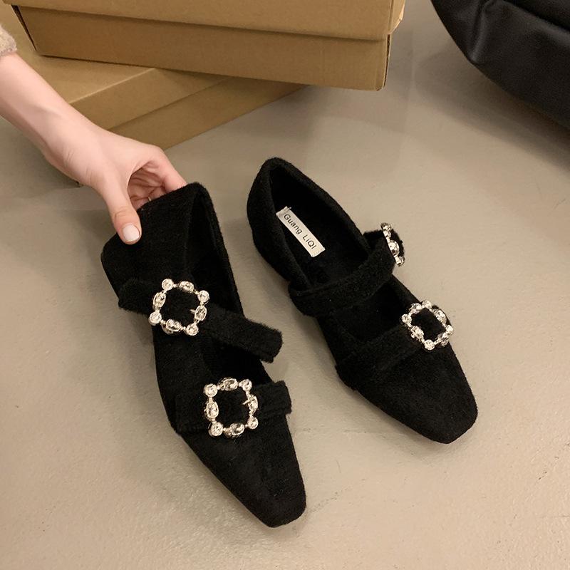 Coarse heel velvet square head Mary Jane shoes women s autumn and winter new middle heel evening cotton shoes 40 чорний
Coarse heel velvet square head Mary Jane shoes women s autumn and winter new middle heel evening cotton shoes 40 чорний