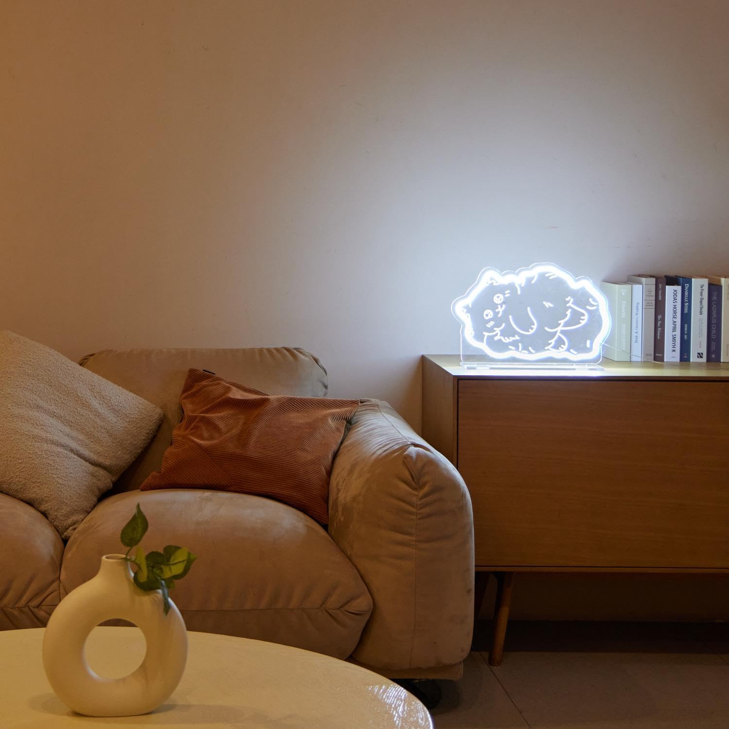 Personalized Neon Signs – LED Neon Light for Home, Business, and Events – Customizable Wall Art for Bedroom, Bar, Wedding, Party Decor (White UV) помаранчевий
Personalized Neon Signs – LED Neon Light for Home, Business, and Events – Customizable Wall Art for Bedroom, Bar, Wedding, Party Decor (White UV) помаранчевий