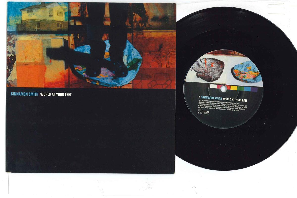 7inch Record CINNAMON SMITH - World At Your Feet / Platform 2 MUM94 MOTHER 1997 UK Rock Used
7inch Record CINNAMON SMITH - World At Your Feet / Platform 2 MUM94 MOTHER 1997 UK Rock Used