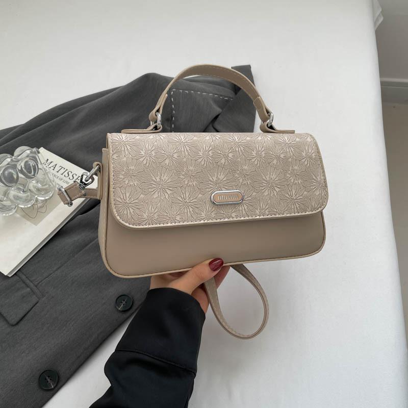 Korean version of niche high-value bag women s 2025 autumn new fashion niche shoulder bag simple casual handbag хаки
Korean version of niche high-value bag women s 2025 autumn new fashion niche shoulder bag simple casual handbag хаки