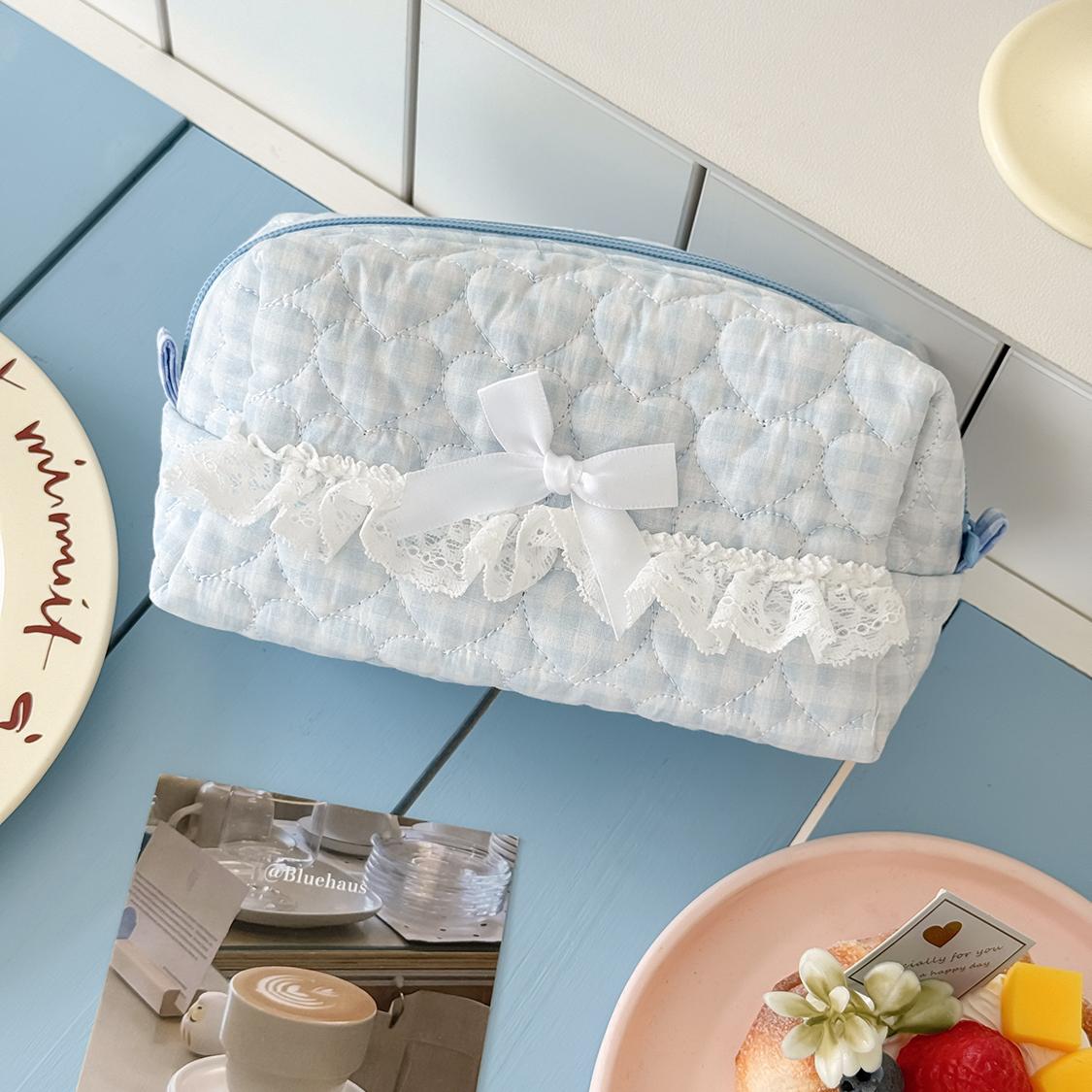 New Fashion Lace Bow Women Makeup Handbag Large Capacity Cosmetic Storage Pouch Portable Travel Organizer Square Zipper Bag синий
New Fashion Lace Bow Women Makeup Handbag Large Capacity Cosmetic Storage Pouch Portable Travel Organizer Square Zipper Bag синий