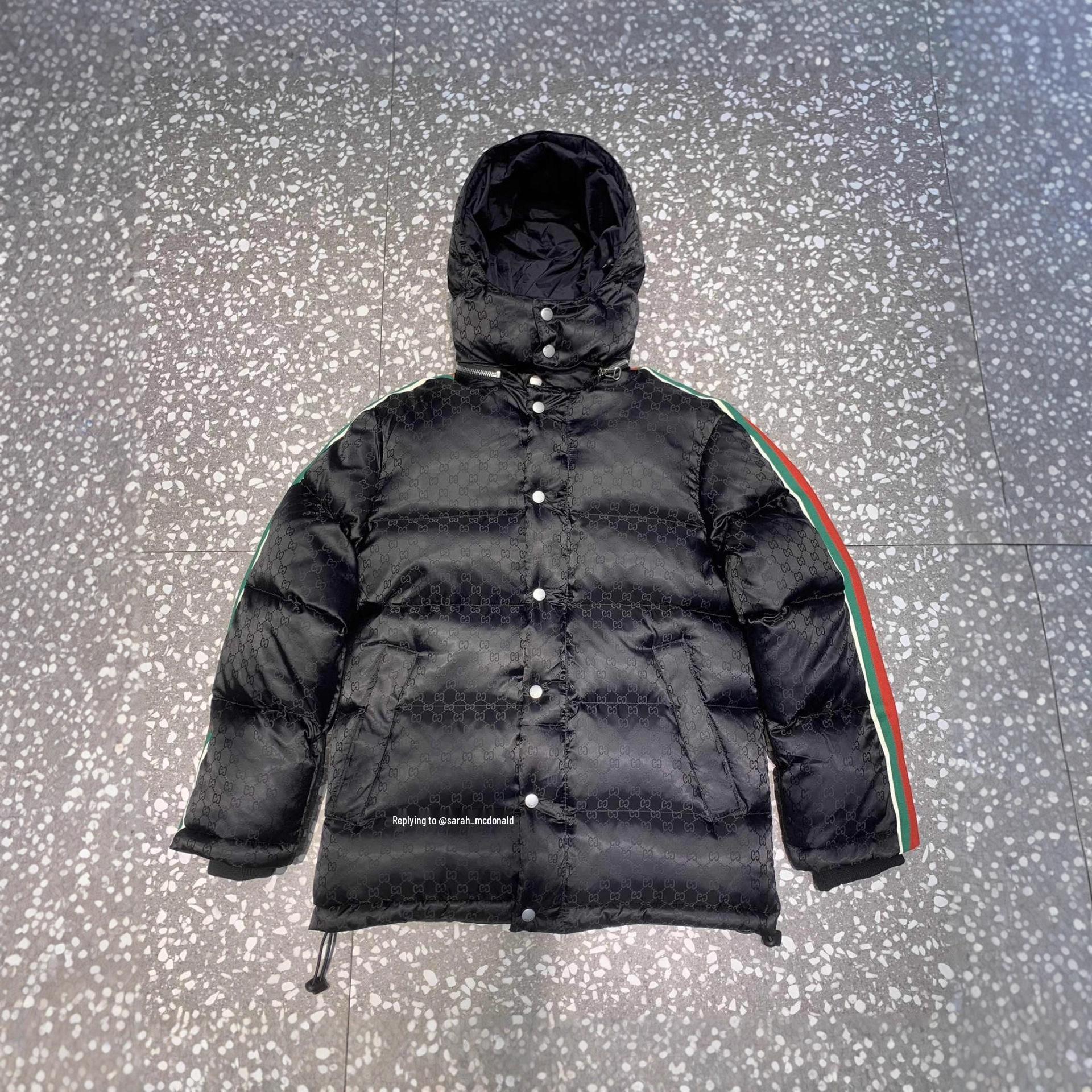 2026 Old Pond Double G Color Block Hooded Down Jacket with Woven Ribbon Pattern. 50 чорний
2026 Old Pond Double G Color Block Hooded Down Jacket with Woven Ribbon Pattern. 50 чорний