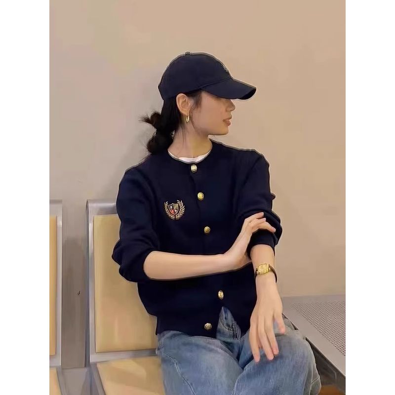 Весенне-осенний свитер-пальто в британском студенческом стиле Navy blue XL recommended 57.50 kg-65.00 kg
Весенне-осенний свитер-пальто в британском студенческом стиле Navy blue XL recommended 57.50 kg-65.00 kg