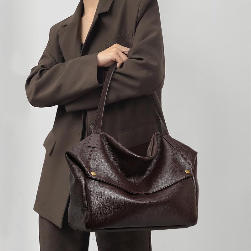 New Soft Leather Large Capacity Bag New Trendy Fashion Women s Bag Commuter Shoulder Bag Texture Crossbody Tote Bag
New Soft Leather Large Capacity Bag New Trendy Fashion Women s Bag Commuter Shoulder Bag Texture Crossbody Tote Bag
