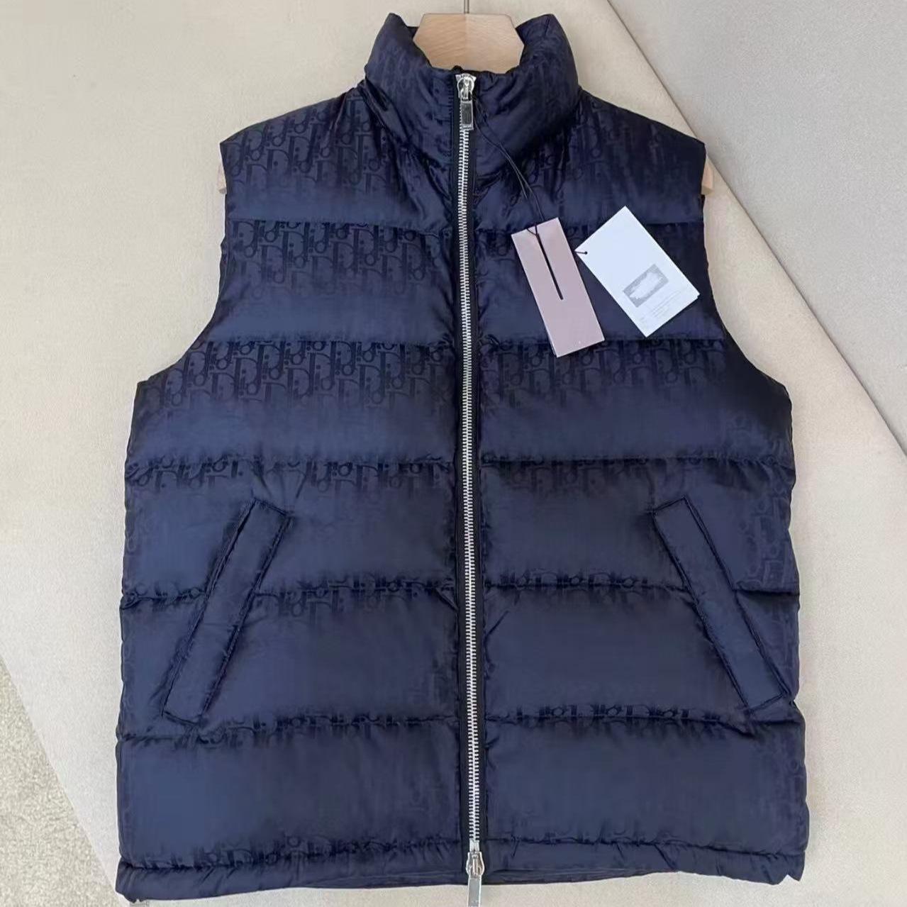 Men s Autumn/Winter Floral Stand Collar Down Vest - Trendy, Warm, and Fashionable Outerwear. Extra Extra Large темно-синього кольору
Men s Autumn/Winter Floral Stand Collar Down Vest - Trendy, Warm, and Fashionable Outerwear. Extra Extra Large темно-синього кольору
