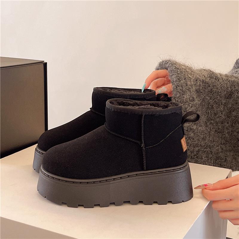 Женские зимние ботинки на толстой подошве 2025 осень-зима меховые интегрированные короткие голенища на высокой подошве теплые водонепроницаемые хлопковые ботинки 39 чёрный
Женские зимние ботинки на толстой подошве 2025 осень-зима меховые интегрированные короткие голенища на высокой подошве теплые водонепроницаемые хлопковые ботинки 39 чёрный