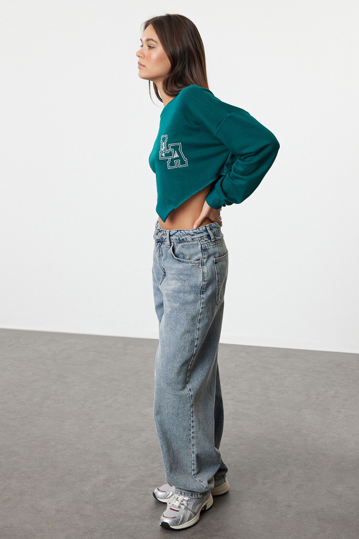 Women s Fashionable Stylish Sweatshirt Emerald Green Oversize Wide Fit Asymmetrical Crop Thick Knitted Sweatshirt L
Women s Fashionable Stylish Sweatshirt Emerald Green Oversize Wide Fit Asymmetrical Crop Thick Knitted Sweatshirt L