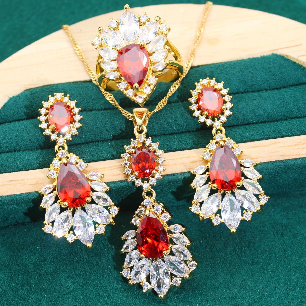 Комплект золотых украшений с ожерельем, серьгами и кольцом из циркония класса ААА 10 yards
Комплект золотых украшений с ожерельем, серьгами и кольцом из циркония класса ААА 10 yards