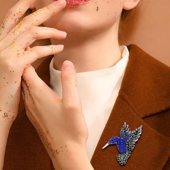 Брошь-булавка «Колибри», цветной аксессуар со стразами, изысканная долговечная брошь на лацкан, декор одежды 
Брошь-булавка «Колибри», цветной аксессуар со стразами, изысканная долговечная брошь на лацкан, декор одежды