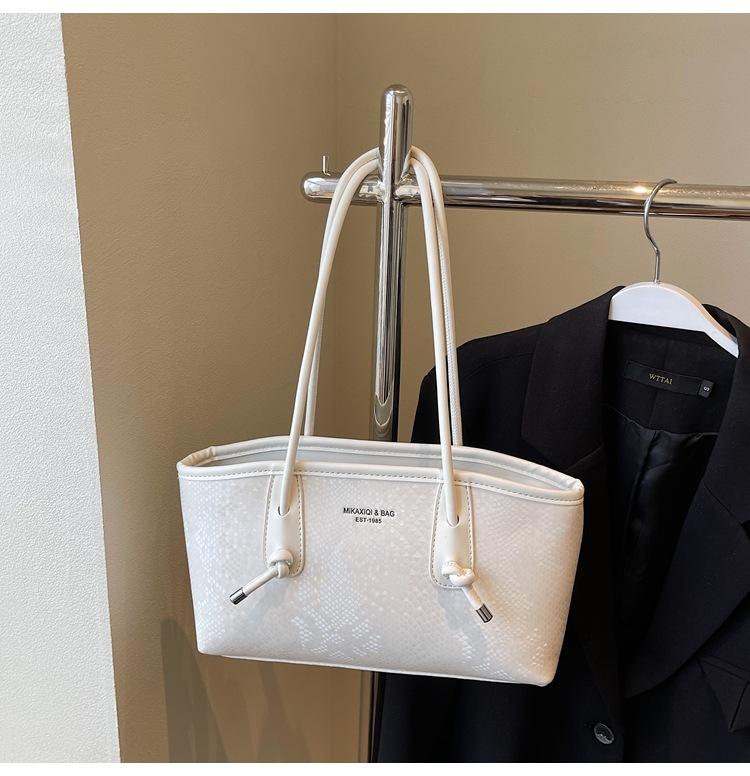 2025 весна новая модная дорожная сумка большой вместимости премиальный вид из пайеток портативная наплечная сумка для коротких поездок
2025 весна новая модная дорожная сумка большой вместимости премиальный вид из пайеток портативная наплечная сумка для коротких поездок