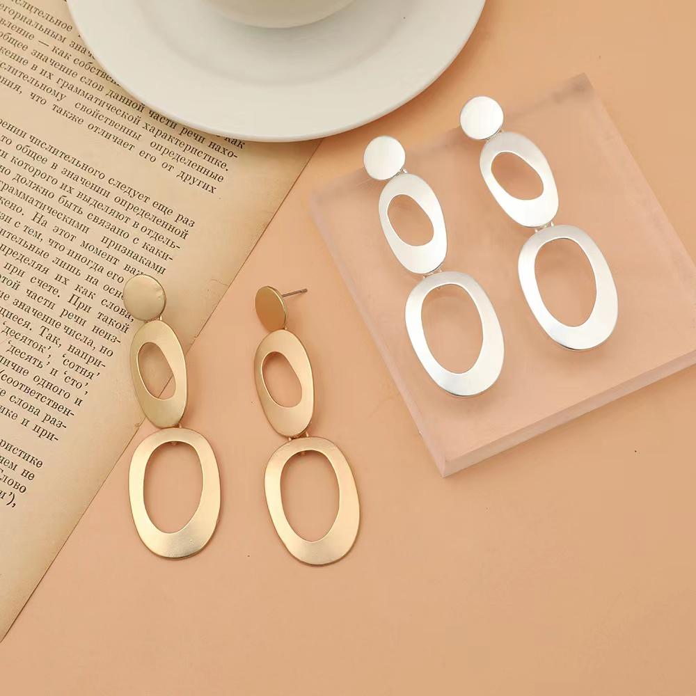 Элегантный и утонченный стиль, новые женские серьги в стиле ретро и минимализма, преувеличенные и минималистичные серьги
Элегантный и утонченный стиль, новые женские серьги в стиле ретро и минимализма, преувеличенные и минималистичные серьги