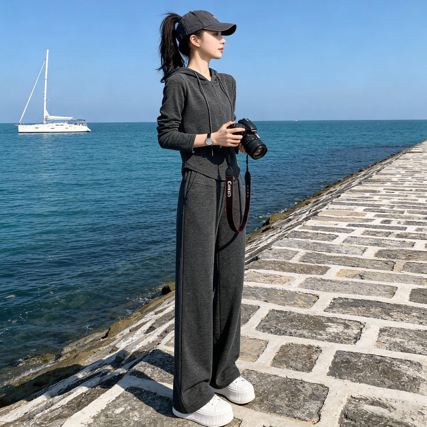 Women s Black-Gray Casual Sports Suit: Zipper Hooded Jacket & Wide-Leg Pants Set Small
Women s Black-Gray Casual Sports Suit: Zipper Hooded Jacket & Wide-Leg Pants Set Small