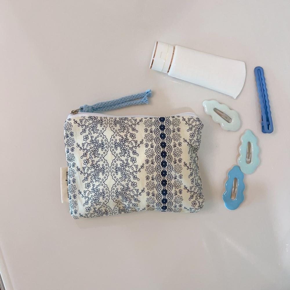 Fashion Floral Plaid Cosmetic Bag Pouch Large Capacity Travel Organizer Makeup Bag Mini Lipsticks Make Up Storage Bag
Fashion Floral Plaid Cosmetic Bag Pouch Large Capacity Travel Organizer Makeup Bag Mini Lipsticks Make Up Storage Bag