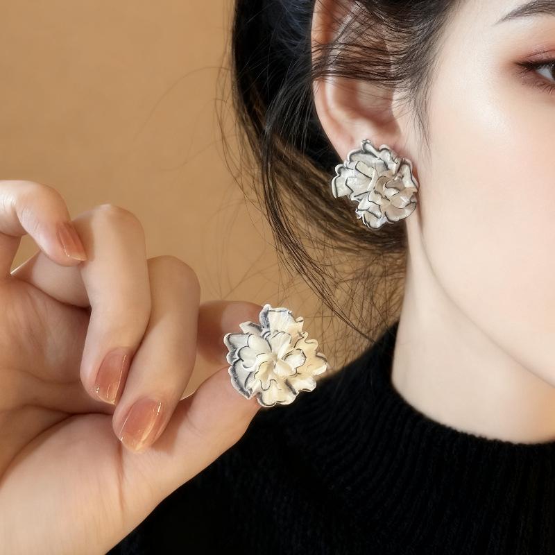 Three dimensional flower stud earrings for women beige back korean cute earing acrylic plastic florals chic
Three dimensional flower stud earrings for women beige back korean cute earing acrylic plastic florals chic