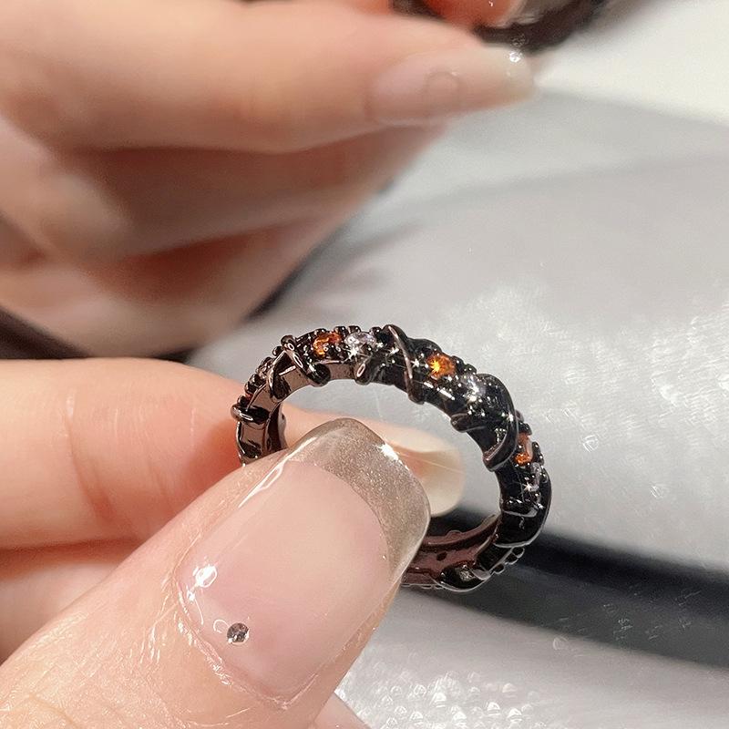 Dark Personality Full Diamond Zircon Ring Niche Light Luxury Personality Index Finger Ring Set Temperament Jewelry Adjustable opening
Dark Personality Full Diamond Zircon Ring Niche Light Luxury Personality Index Finger Ring Set Temperament Jewelry Adjustable opening