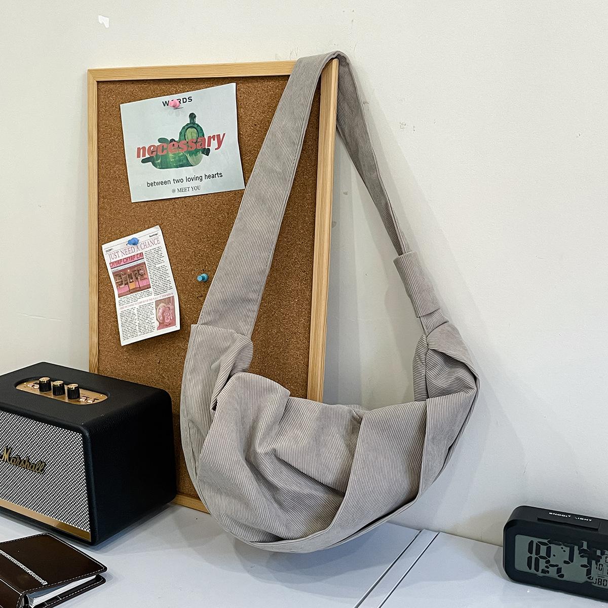 American Stripe Dislocation Folded Crescent Oblique Span Bag Lightweight Large Capacity Premium Sense Commuter Shoulder Large Capacity Tide Bag хаки
American Stripe Dislocation Folded Crescent Oblique Span Bag Lightweight Large Capacity Premium Sense Commuter Shoulder Large Capacity Tide Bag хаки
