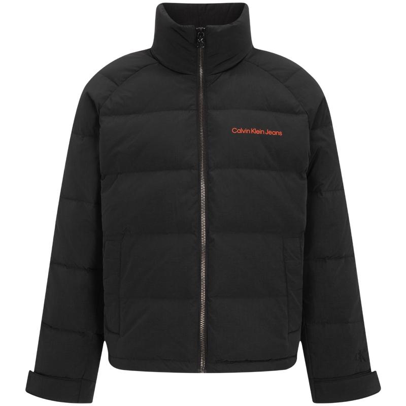 Calvin Klein Куртка мужская стеганая на утином пуху, колор-блок, с принтом букв, на молнии, со стоячим воротником, темно-зеленая J322258 M
Calvin Klein Куртка мужская стеганая на утином пуху, колор-блок, с принтом букв, на молнии, со стоячим воротником, темно-зеленая J322258 M