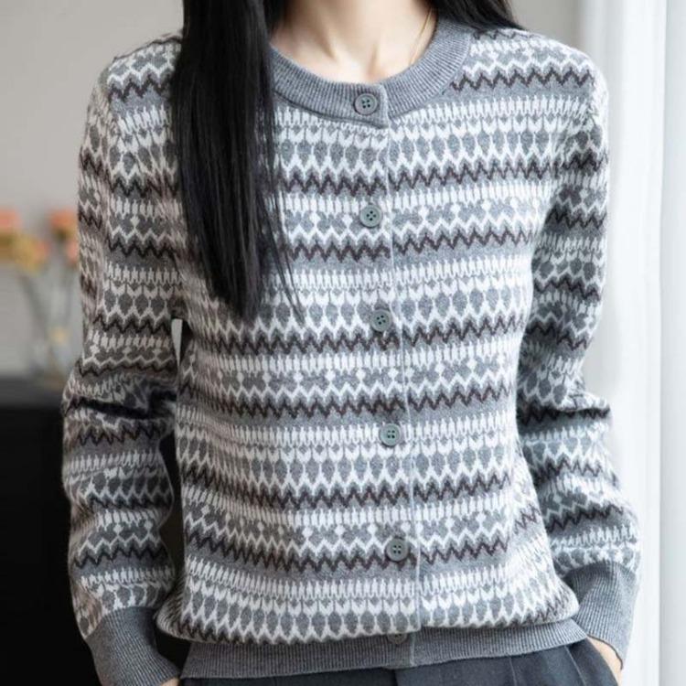 Women Striped Knit Cardigan Sweater Coat Jacket Long Sleeve Autumn Winter Large Size M серый
Women Striped Knit Cardigan Sweater Coat Jacket Long Sleeve Autumn Winter Large Size M серый