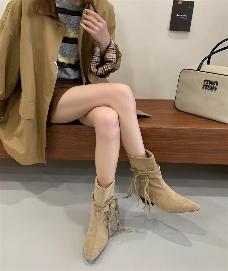 Ретро замшевые ботильоны на высоком каблуке с острым носком женские ботинки 2025 осень и зима тонкие с юбкой ботильоны 39 хаки
Ретро замшевые ботильоны на высоком каблуке с острым носком женские ботинки 2025 осень и зима тонкие с юбкой ботильоны 39 хаки