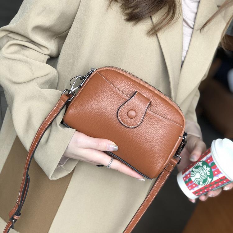First Layer Cowhide Bag for Women In Autumn and Winter New Fashionable and Versatile Shoulder Bag Niche Light Luxury Retro Leather Crossbody
First Layer Cowhide Bag for Women In Autumn and Winter New Fashionable and Versatile Shoulder Bag Niche Light Luxury Retro Leather Crossbody