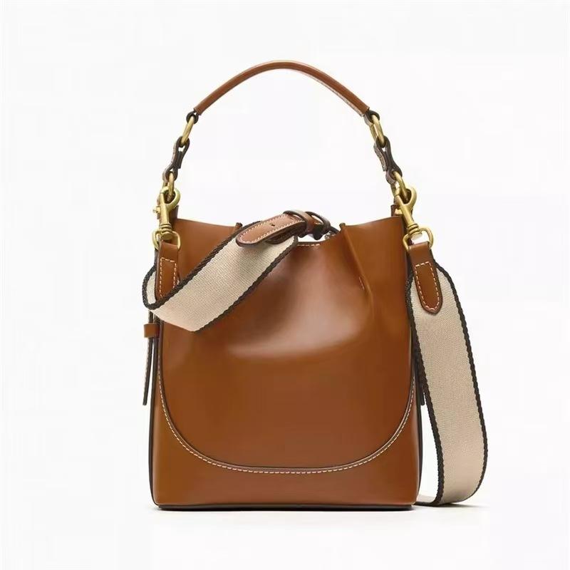 Fashi New Women s Bag Brown Korean Style Drawstring Portable Crossbody Wide Drawstring Bucket Bag світло-коричневого кольору
Fashi New Women s Bag Brown Korean Style Drawstring Portable Crossbody Wide Drawstring Bucket Bag світло-коричневого кольору