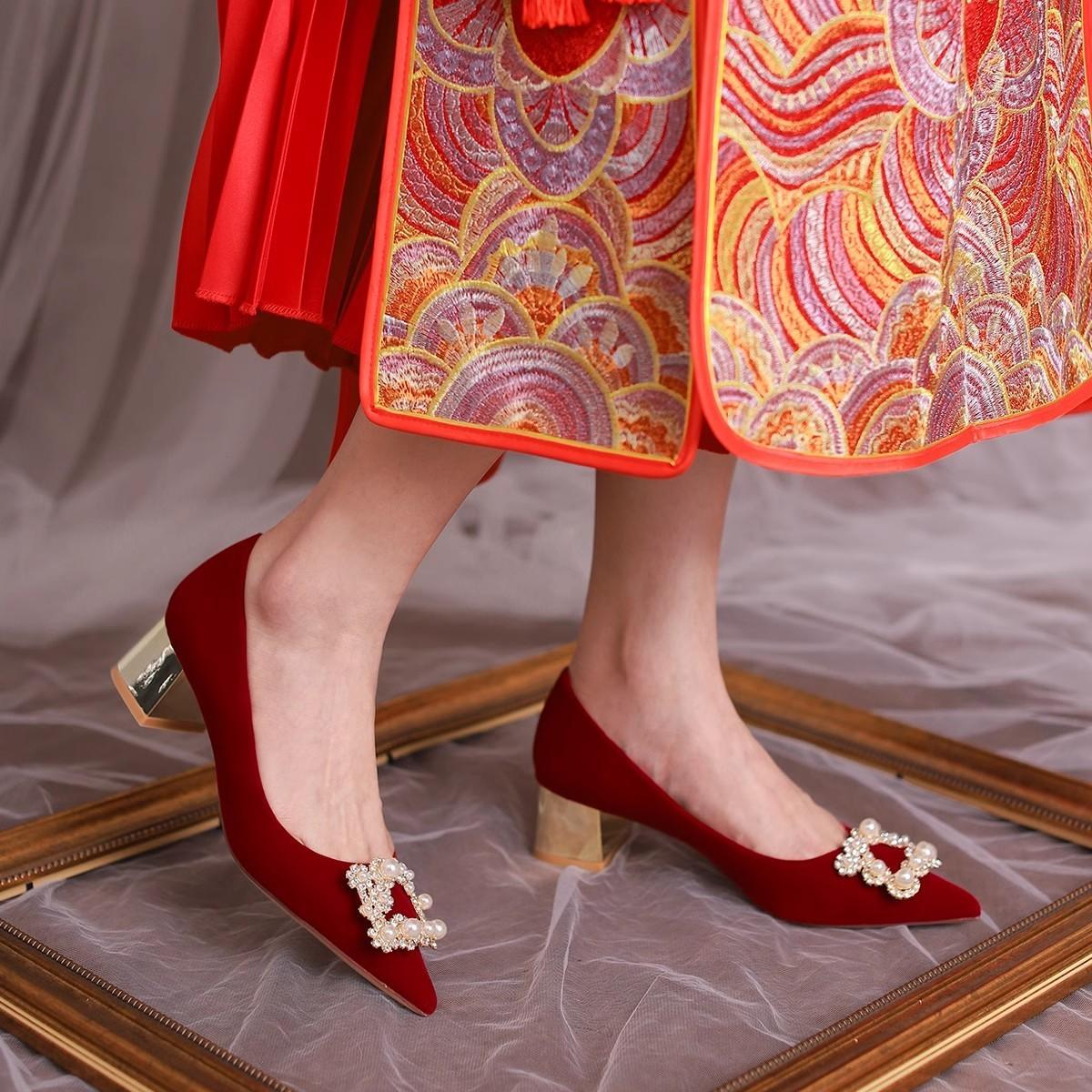 Wedding shoes women s thick heel spring and autumn new suede bridal shoes are not tired, red Xiuhe wedding dress high heels 42 червоний
Wedding shoes women s thick heel spring and autumn new suede bridal shoes are not tired, red Xiuhe wedding dress high heels 42 червоний