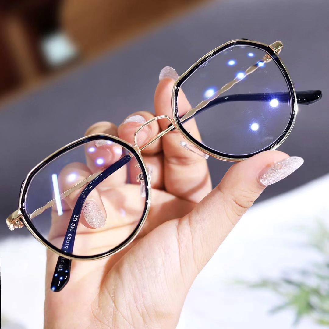 Korean Anti-Blue Light Polygonal Glasses for Women Premium Glasses Case (includes Cloth)
Korean Anti-Blue Light Polygonal Glasses for Women Premium Glasses Case (includes Cloth)