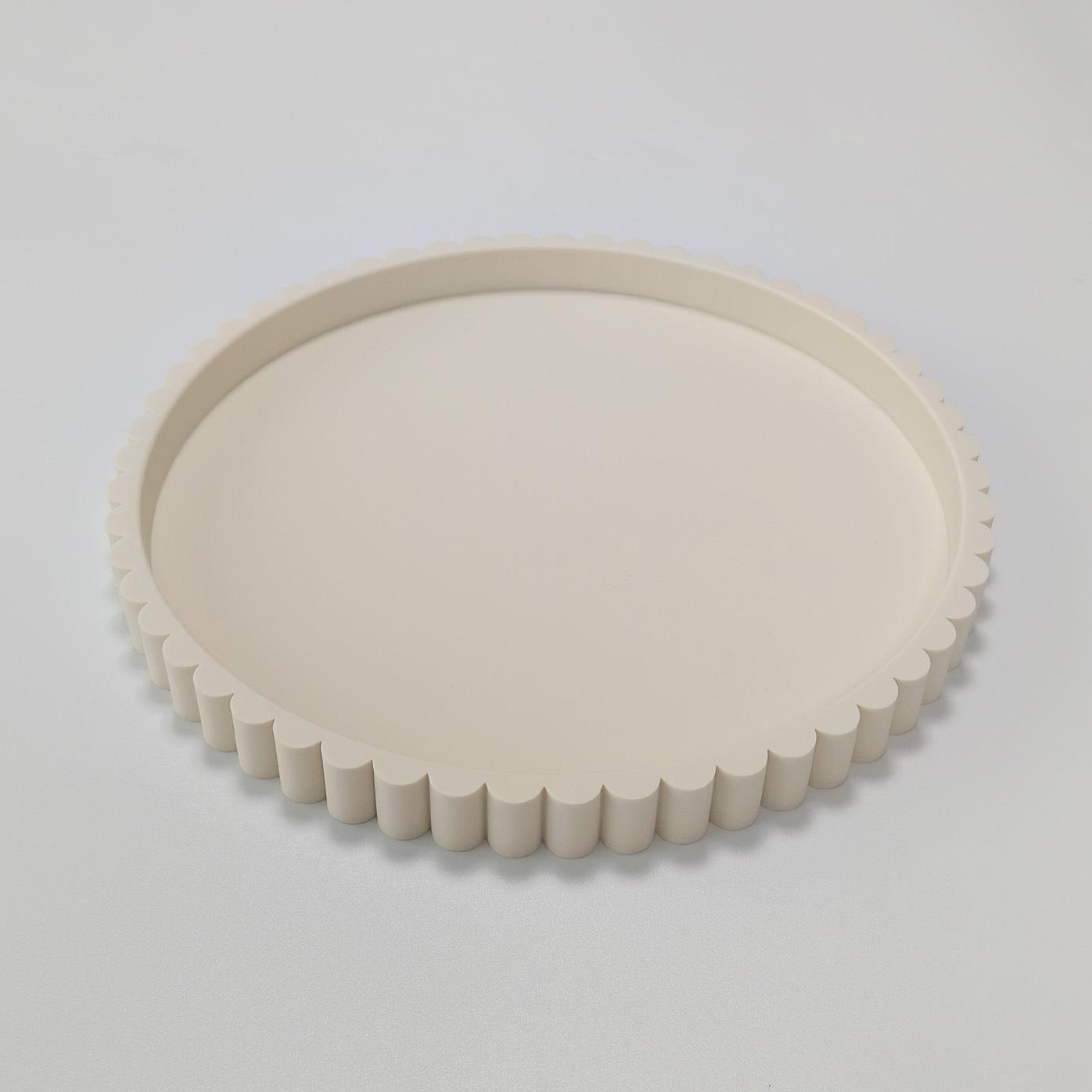 Wave-Pattern Countertop Storage Box: Silicone Lace Round Tray for Christmas Gifts & Fruits Medium 23*23*2cm-265g кремовый/белый
Wave-Pattern Countertop Storage Box: Silicone Lace Round Tray for Christmas Gifts & Fruits Medium 23*23*2cm-265g кремовый/белый