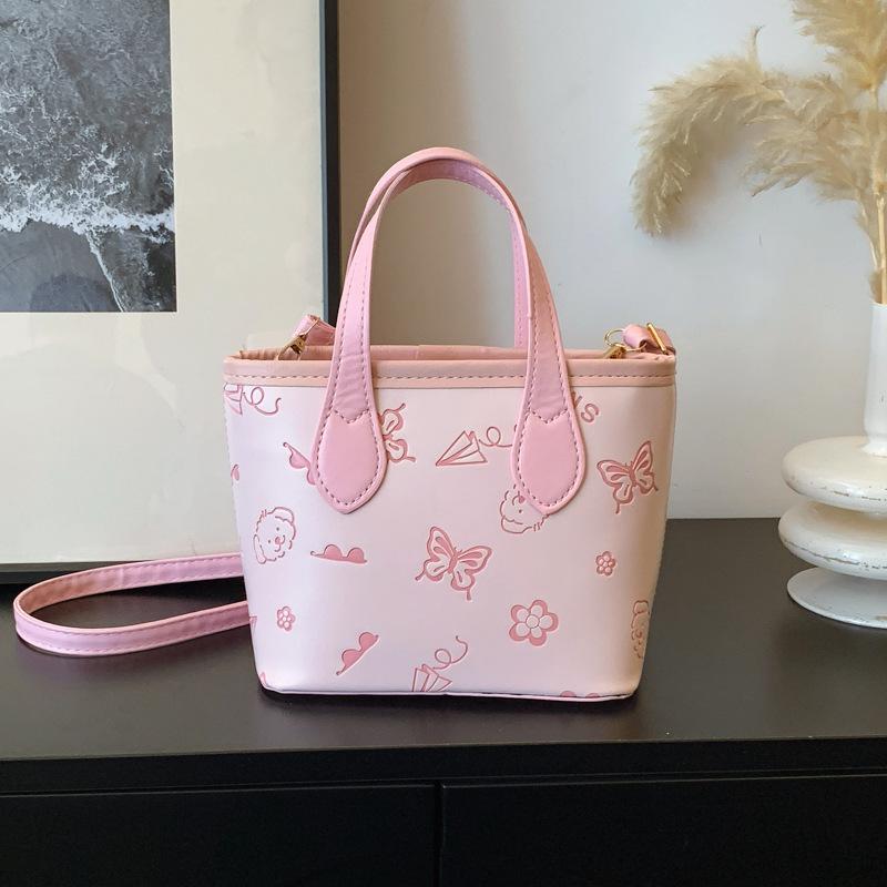 This year, large-capacity women s 2025 new spring texture portable shoulder bag butterfly embossed commuter bucket bag is popular.
This year, large-capacity women s 2025 new spring texture portable shoulder bag butterfly embossed commuter bucket bag is popular.