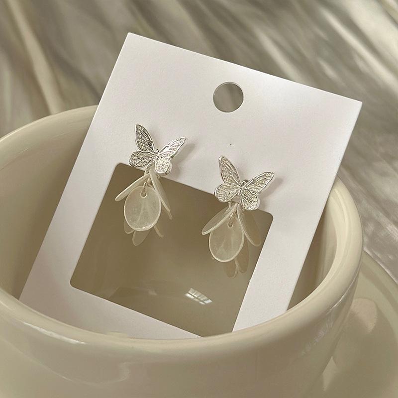 Butterfly round fringed earrings light luxury niche design sense fashion stud earrings high temperament versatile earrings
Butterfly round fringed earrings light luxury niche design sense fashion stud earrings high temperament versatile earrings